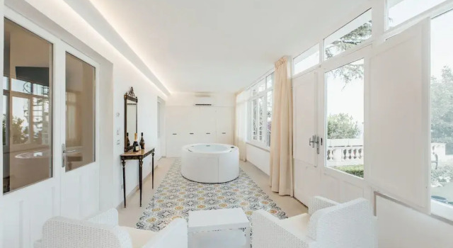 Люкс SECRET GARDEN - Suites & Apartments
