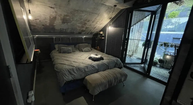 Artsy Retreat - Sleeps 4, Free Parking & Balcony