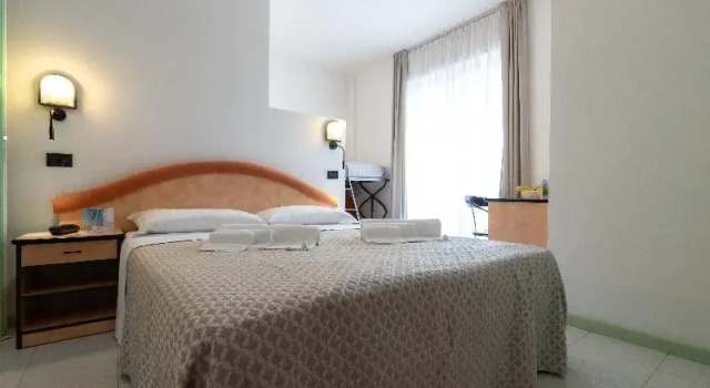 Четырёхместный номер Standard с балконом и с частичным видом на океан Hotel Nobel