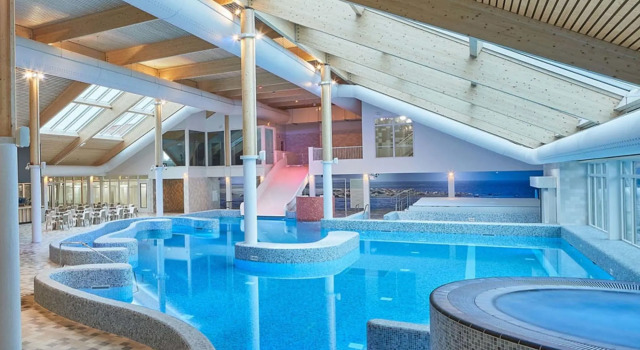 Luxury chalet with infrared sauna, on a holiday park, 2.5 km. from the beach, Reserva ahora Chalet de montaña De Cocksdorp 