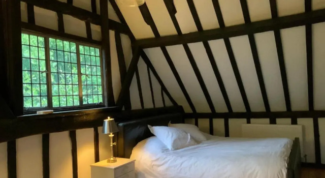 Delightful 4BD Home Full of Flair Edenbridge Kent, Забронировать Отель Отели Англии 3 звезды, 3*