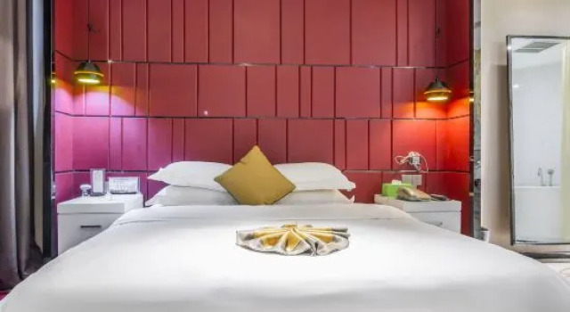Люкс Deluxe Zhongzhou Yihe Hotel (Dennis City Plaza)