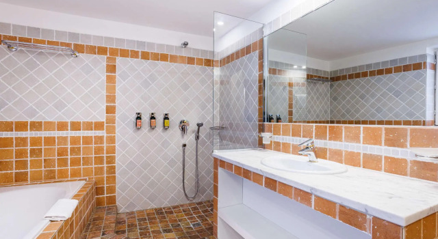 Двухместный семейный номер Standard Grand Hotel dOrange, BW Signature Collection