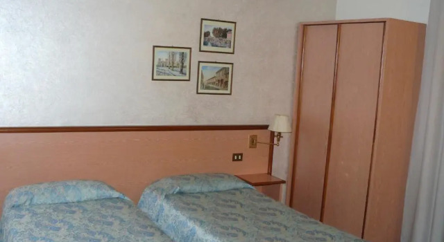 Двухместный номер Standard Confidence Hotel Europa