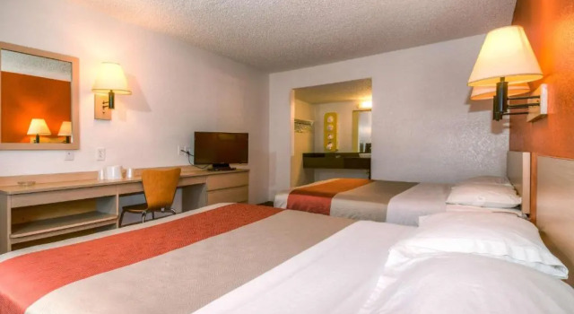 Четырёхместный номер Standard Motel 6-Costa Mesa, CA