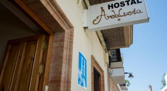 Hostal Andalucía, Забронировать Отель Чипиона Коста-де-ла-Лус, рядом с Памятник Росио Хурадо