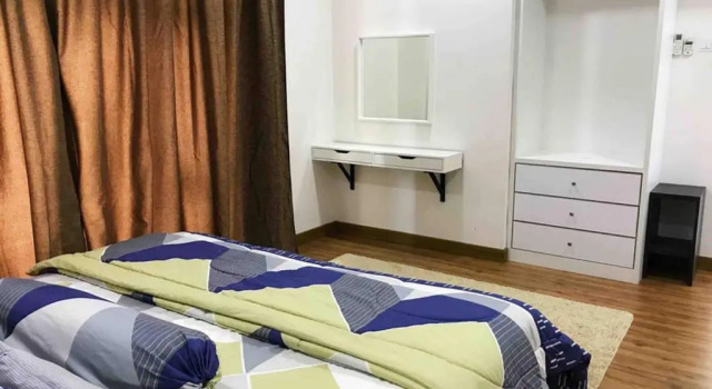 Апартаменты POOL VIEW, Sky Cozy at D'Perdana Apartment, WiFi, Netflix, 6-8 Pax