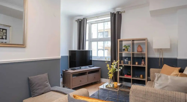 Modern 1 Bed, up to 4 Guests, Tower Bridge, Забронировать Апартаменты/квартира Апартаменты Лондона, рядом с Церковь Сент-Джордж-ин-зе-Ист, Апартаменты/квартира