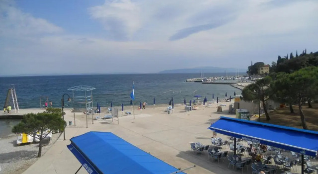 Студия Apartments Kolmanic, sea view, free privat parking