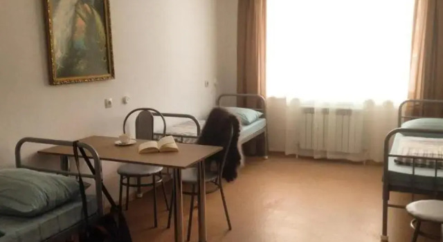 Кровать в общем номере Гостевой дом Берёзка