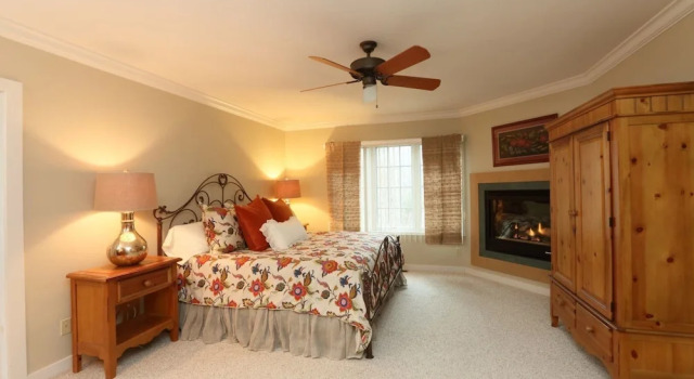 Upscale 3BR Topnotch Overlook, Varaa Lomakoti Hotellit New England uima-altaalla, Uima-allas