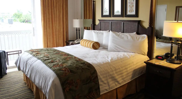 Niagara Tour Company B&B, Забронировать Отель «постель и завтрак» Отели Ниагара Фолс с парковкой, рядом с Крытый аквапарк Фоллсвью, Парковка