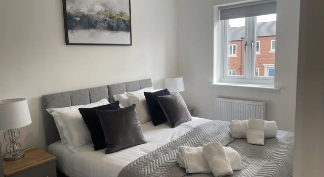 Beautiful 3-bed House in Derby With Parking