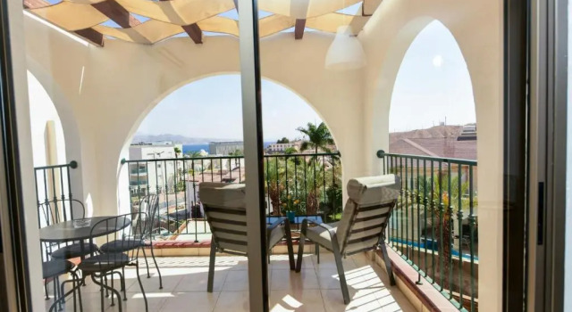 Коттедж с 2 комнатами shohamseaview