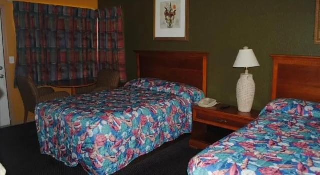 Шестиместный номер Standard Atlantic Economy Inn
