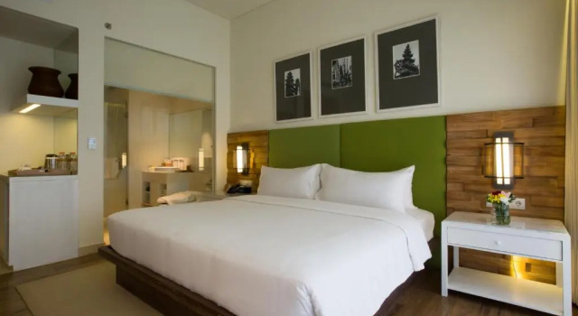 Двухместный номер с выходом к бассейну Deluxe Bali Paragon Resort Hotel