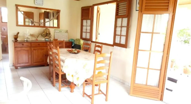 Maison de 2 chambres avec jardin et wifi a Sainte Anne a 1 km de la plage, Book Hotel Sainte-Anne Martinique