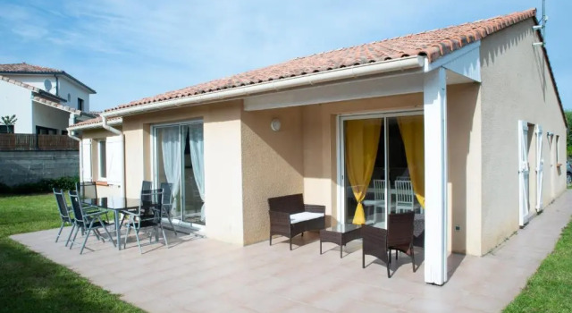 Villa avec Jardin 600m² Netflix proche Toulouse, Rezerwuj Willa Domki letniskowe w Haute-Garonne, Domek
