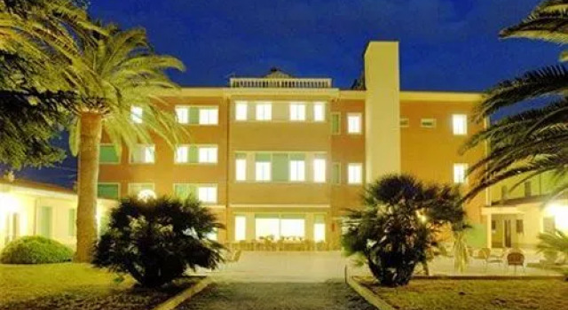 Hotel Casa Marina, Забронировать Отель Отели Лоано с парковкой, Парковка