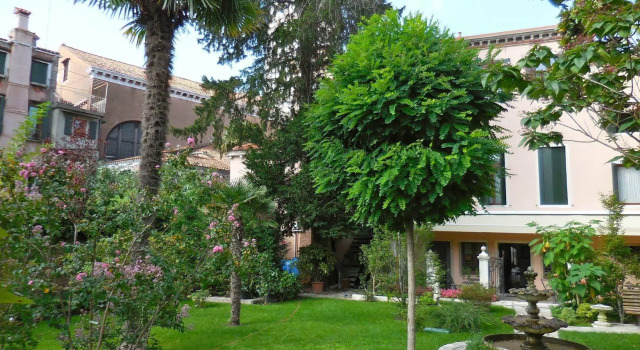 Hotel SantAntonin, Забронировать Отель Отели Венеции с завтраком, рядом с Giardini Biennale Vaporetto Station, Завтраки