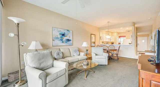 Naples Condo w/ Pond Views & Patio - Near Golf!, Rezervați Hotel Naples Southwest Florida