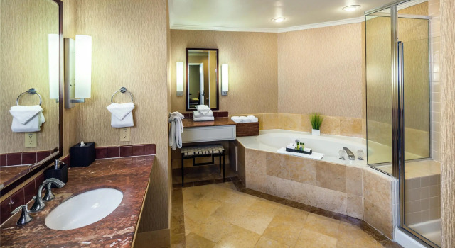 Двухместный люкс с 2 комнатами DoubleTree by Hilton Sonoma Wine Country