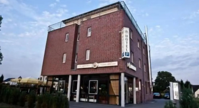 Hotel Manu, Забронировать Отель Отели Падерборн с парковкой, Парковка