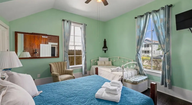 The Sells House 3 Bedroom Home, Забронировать Дом для отпуска Виллы Галвестон, рядом с Rebecca Sealy Hospital, Вилла