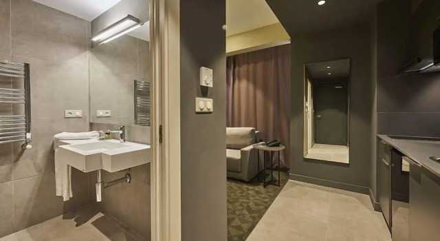 Люкс Comfort M Suite Hotel