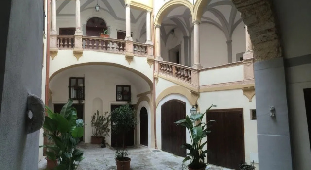 Foresteria Dell Alloro, Book Hotel La Kalsa Palermo