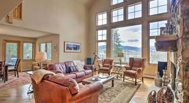 Grand Fraser Escape w/ Private Deck & Hot Tub, Забронировать Дом для отпуска Фрейзер Winter Park - Fraser