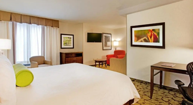 Полулюкс Hilton Garden Inn Portland Airport