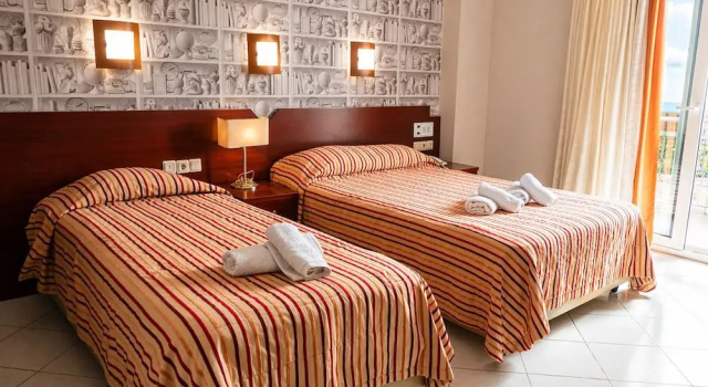 Трёхместный номер Standard с балконом City Life Port Hotel
