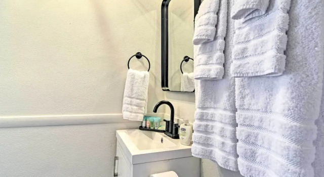 Апартаменты Pet-friendly Madeira Beach Studio Near Coast!