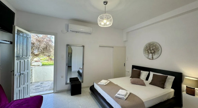 Sunshine Bay Suites