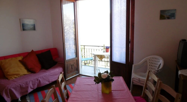 Cozy Apartment With Balcony & Beautiful Lake View, Забронировать Апартаменты/квартира Реццонико Озеро Комо