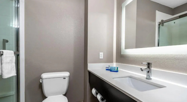 Четырёхместный номер Standard Holiday Inn Express Hotel & Suites Kilgore by IHG