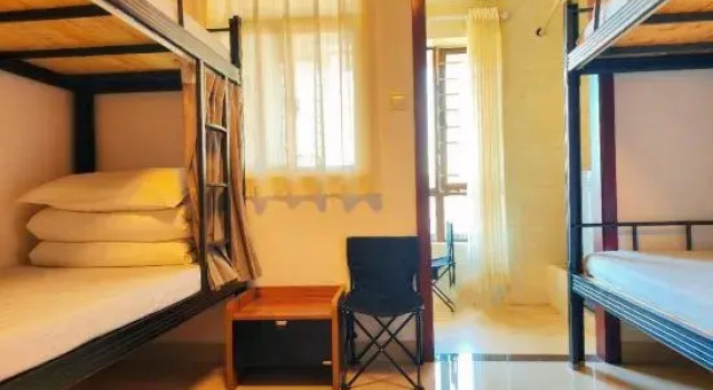 Кровать в общем номере (женский номер) Yiqi Hostel (Yueyang Railway Station)