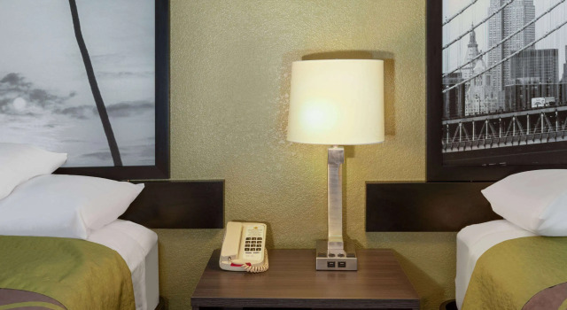 Super 8 by Wyndham Seguin