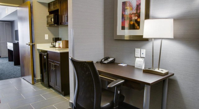 Четырёхместный люкс c 1 комнатой Holiday Inn Express Sidney by IHG