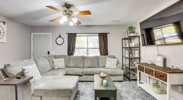 12 Mi to Dtwn Savannah: Remodeled Family Getaway!, Buchen Sie Ferienhaus Villen in Pooler, Villa