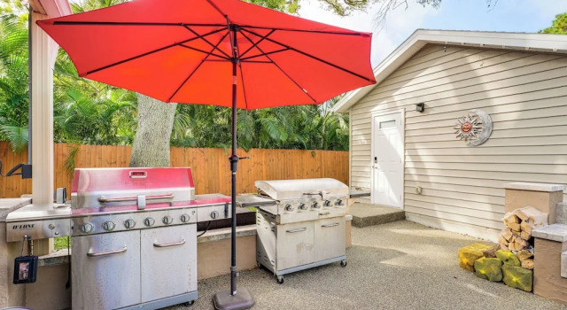 Коттедж 2 Mi to Madeira Beach: Quiet Casita w/ Shared Pool