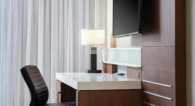 Четырёхместный номер Standard Delta Hotels by Marriott Toronto Mississauga