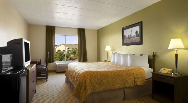 Travelodge by Wyndham Lansing IL, Rezerwuj Hotel Hotele w Illinois z basenem, Basen