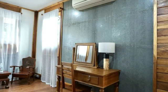 Tha Ma-O Bouteak homestay - ท่ามะโอบูทีคโฮมสเตย์ - pet friendly, Забронировать Гостевой дом Гостевые дома Лампанг, рядом с Wat Phra Kaeo Don Tao Suchadaram, Гостевой дом