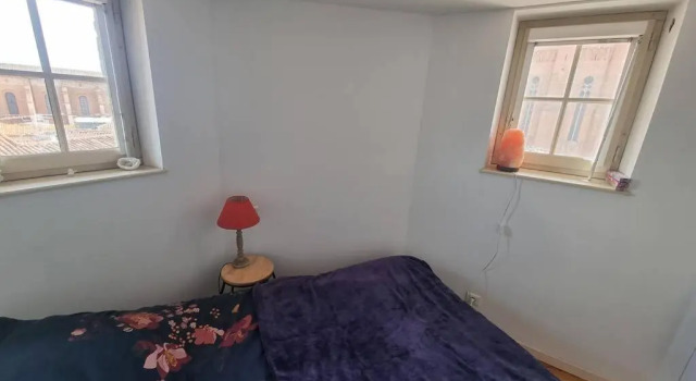 Appartement exceptionnel 4 étoiles hyper centre Albi 65 m2 au 4ème étage sans ascenseur avec une tour du 12ème siècle