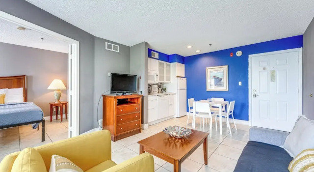 Апартаменты 2 Mi to Disney: Resort Condo w/ Pool Access