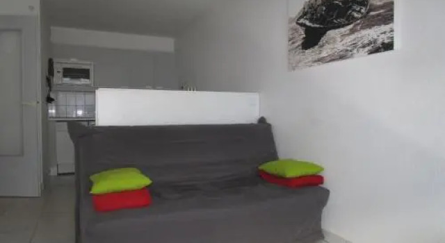 Rental Villa Place Guynemer, Забронировать Вилла Коттеджи Ле-Сабль-д'Олон, рядом с Scoot-Wave, Коттедж
