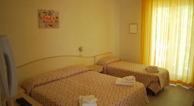 Четырёхместный семейный номер Standard с балконом Hotel Cristoforo Colombo