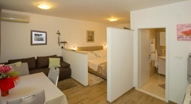 Apartment Lenka- Split, Prenota Appartamento Splitska 